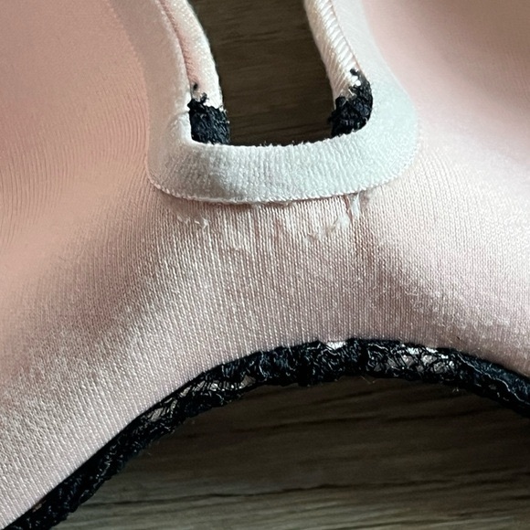 Elegant Pink and Black Lace Bra La Senza body kiss - Picture 4 of 4